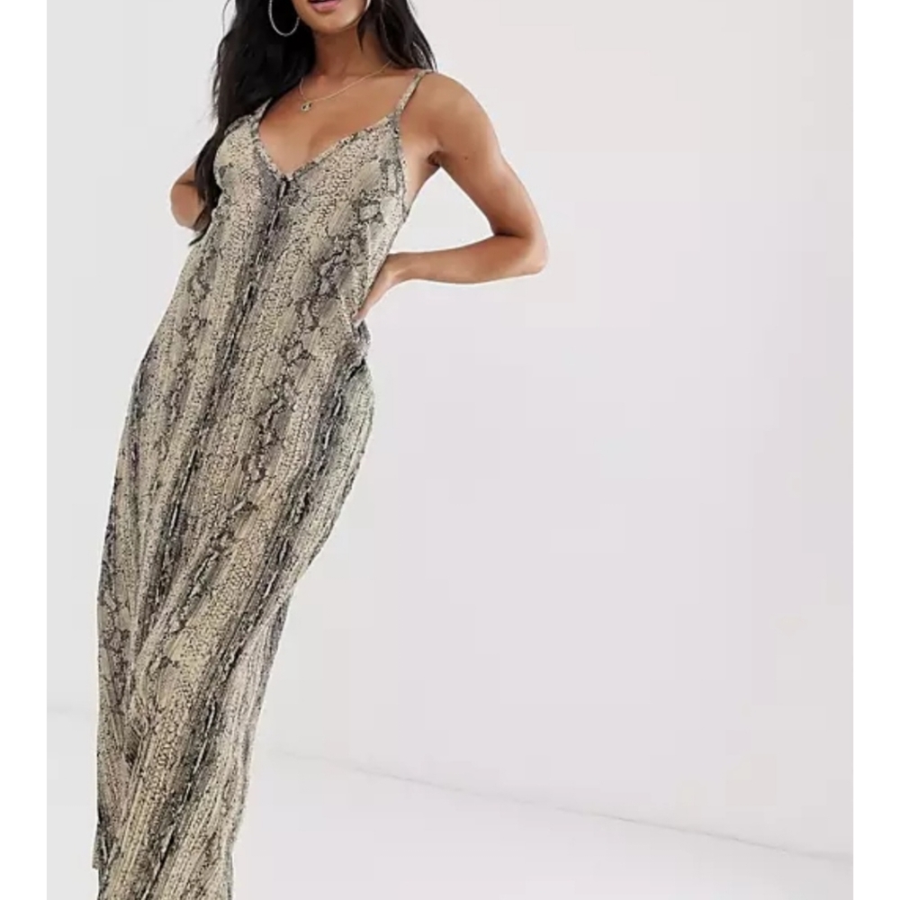 🎀NWT🎀 ASOS Plisse Plunge Cami Maxi Dress